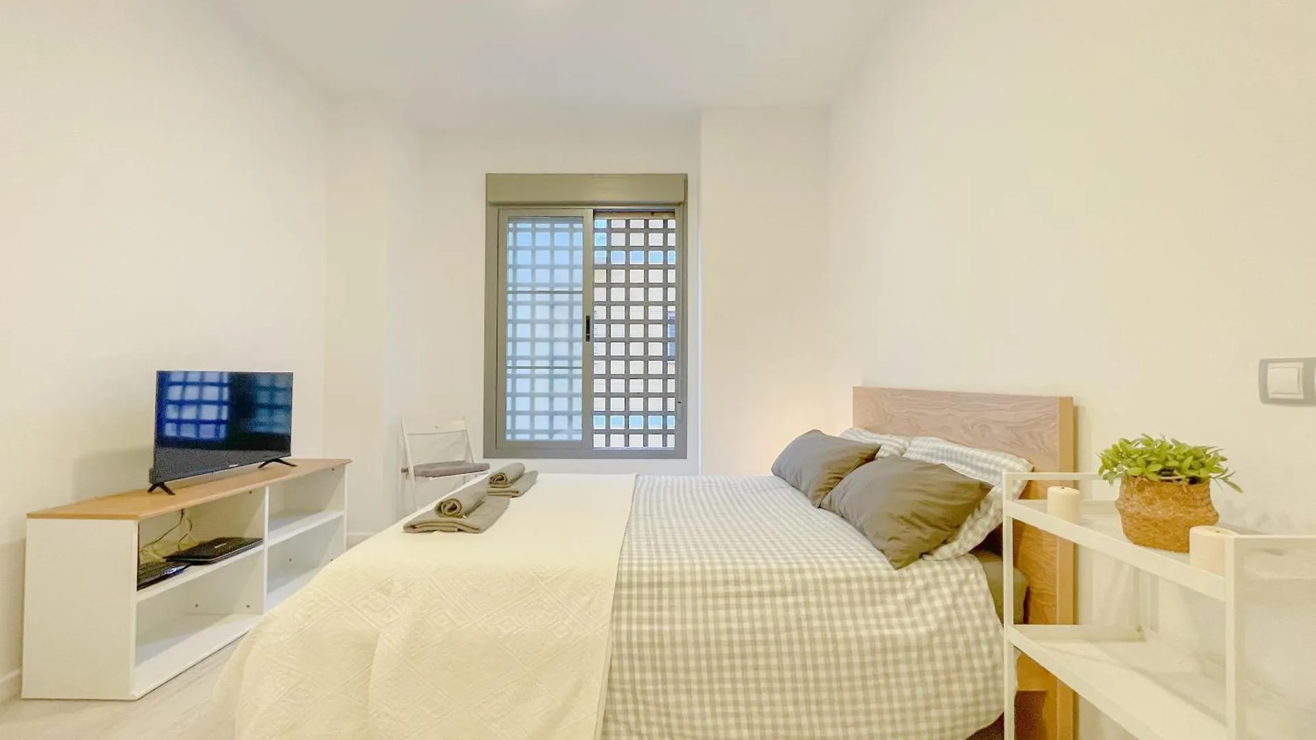 Estudio En Malaga Centro Daire 0*,